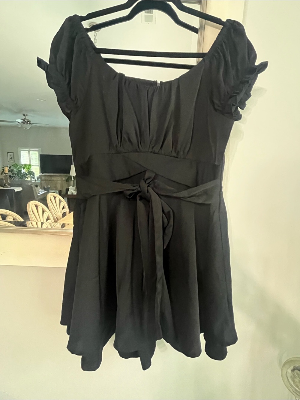 Doe & Rae Black Short-Sleeve Tie-Waist Black Romper Size Large